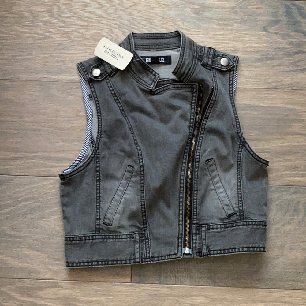 Cropped vest